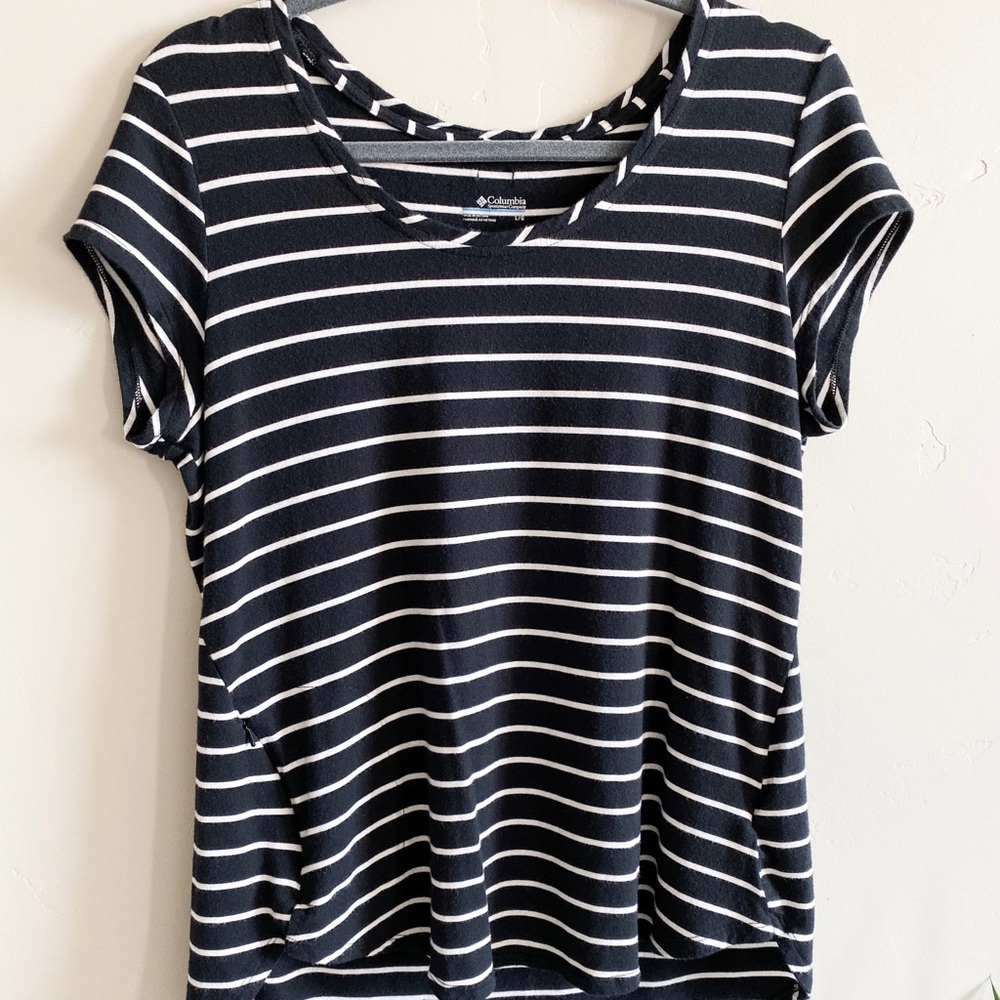 Columbia tee with side zipper pocket